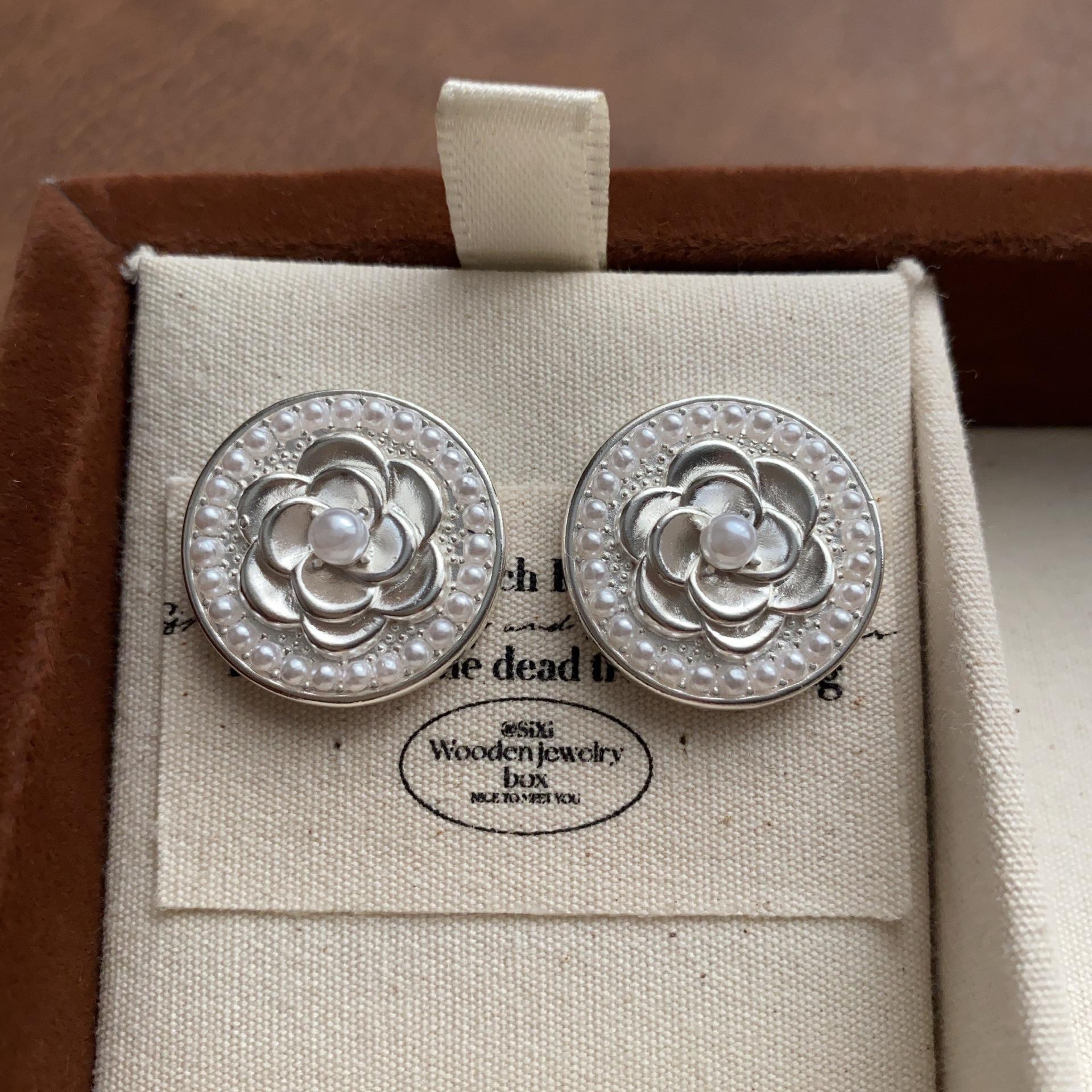 Round three-dimensional camellia pearl stud earrings retro elegant earrings