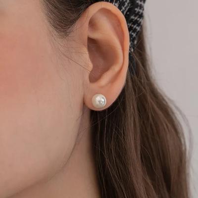 Basic Pearl Earring