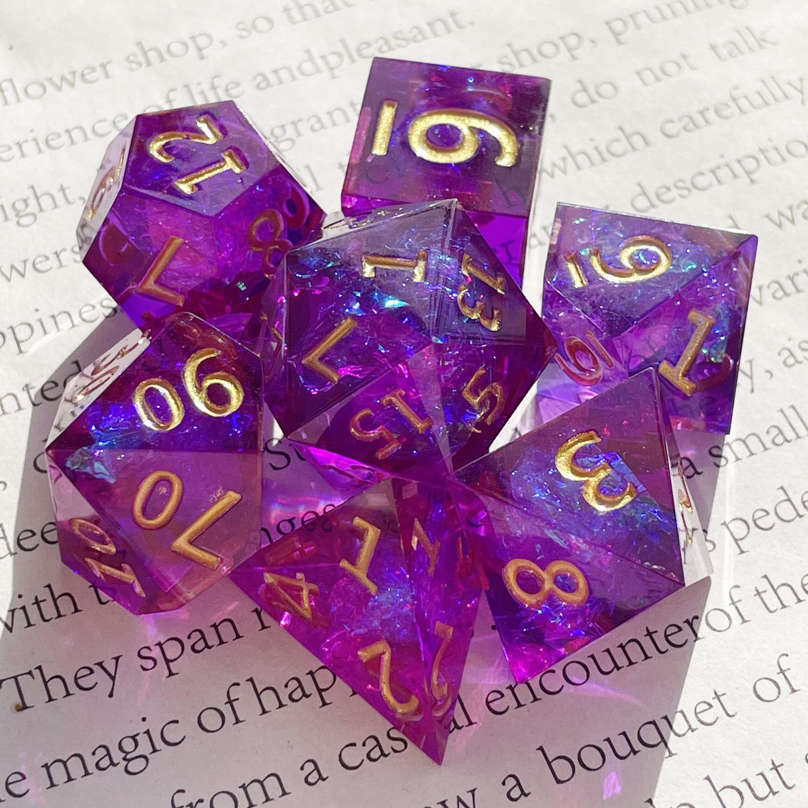 

D&D DND Набор игральных костей Dungeons and Dragons Gift RPG MTG D20 Полиэдрические игральные кости из смолы, сделанные вручную с острыми краями, ролевая настольная игра, цифровое обучение фиолетовый