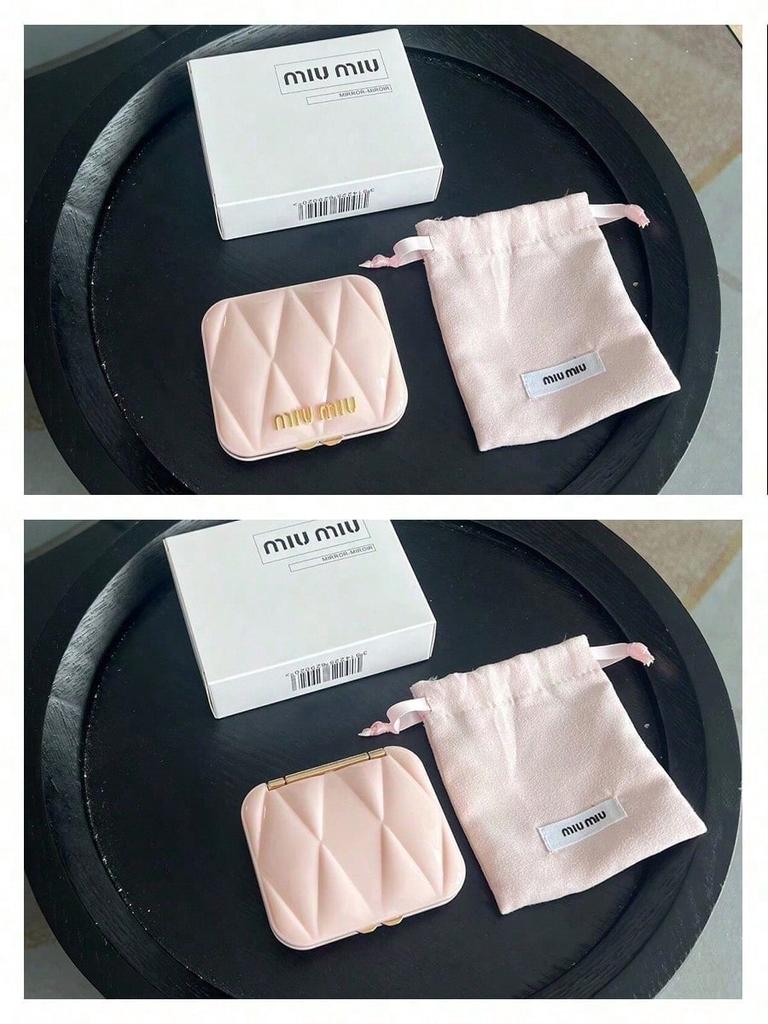 MIUMIU Rosa gesteppter Kompaktspiegel beidseitig Mini tragbar Tasche Schminkspiegel für Damen Reise Täglich zum Nachbessern