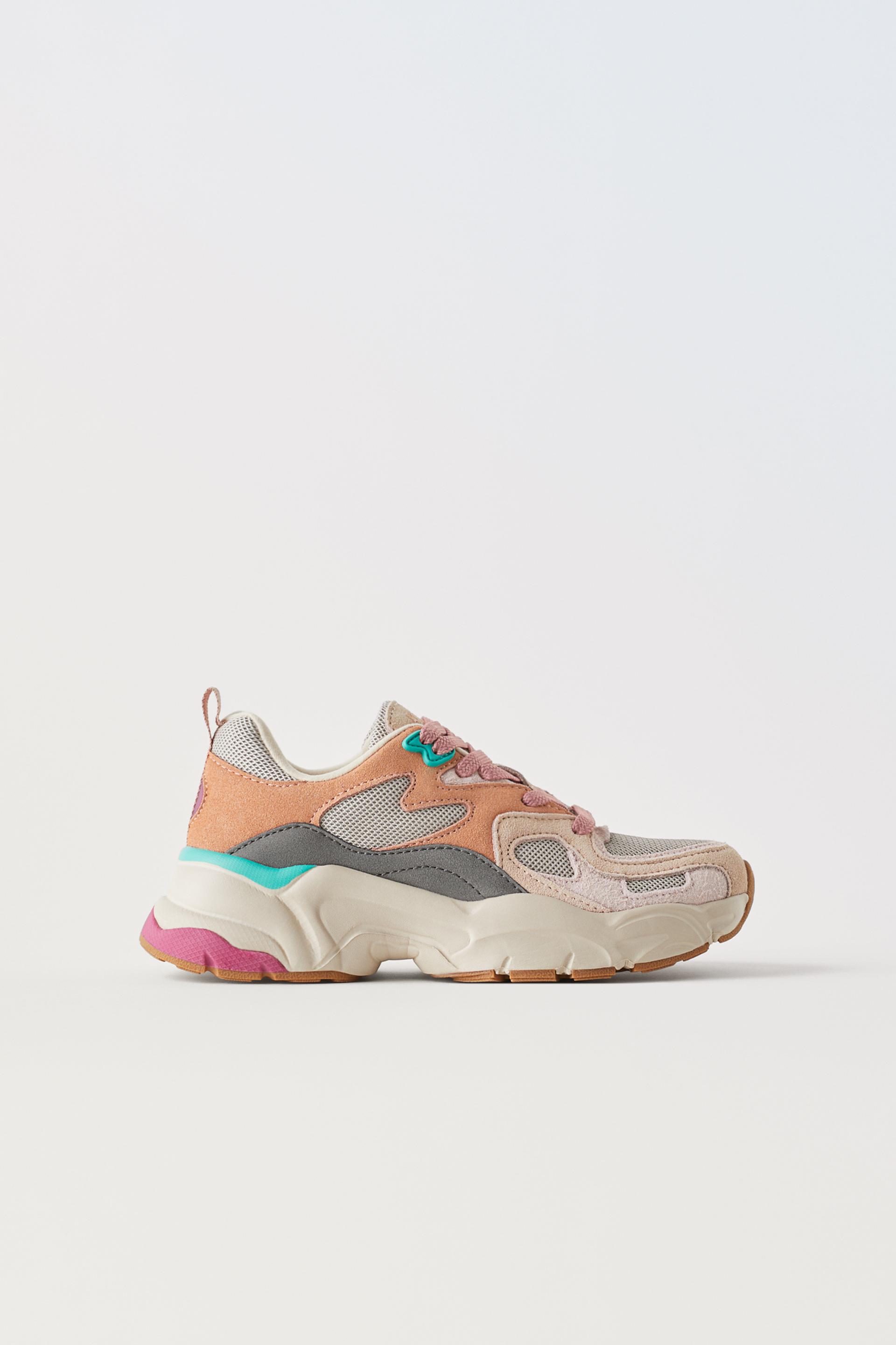 

РАЗНОЦВЕТНЫЕ КРОССОВКИ