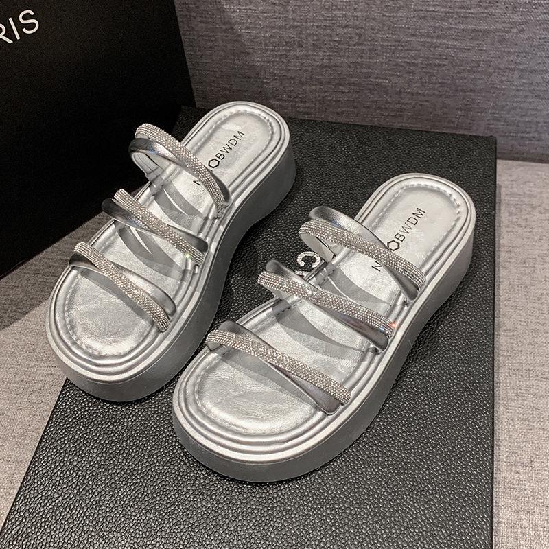 Thick-bottomed Cool Slippers Women's Summer New Fashion Rhinestone Muffin Bottom Casual Beach Slippers