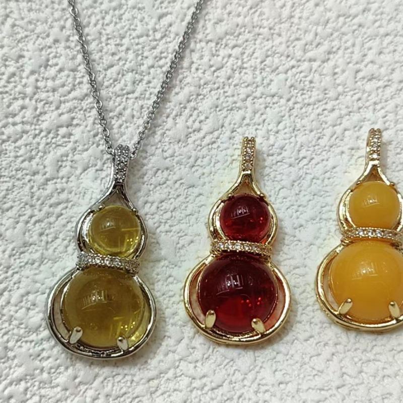 Colar de Pedra Vermelha em Forma de Cabaça Design Moderno Gargantilha Feminina de Luxo Leve Corrente para Clavícula Micro-Incustada