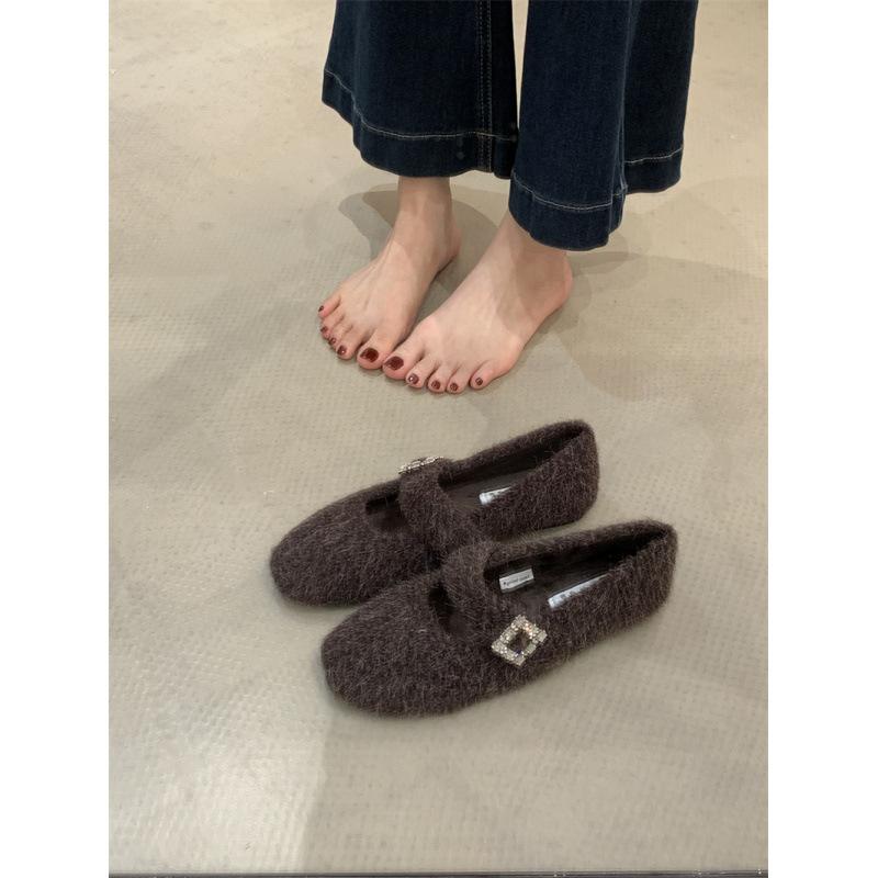 

One pedal fluffy shoes women s winter outer shoes women s shoes French Mary Jane shoes plush beanie shoes flat single shoes 40 темно-коричневого