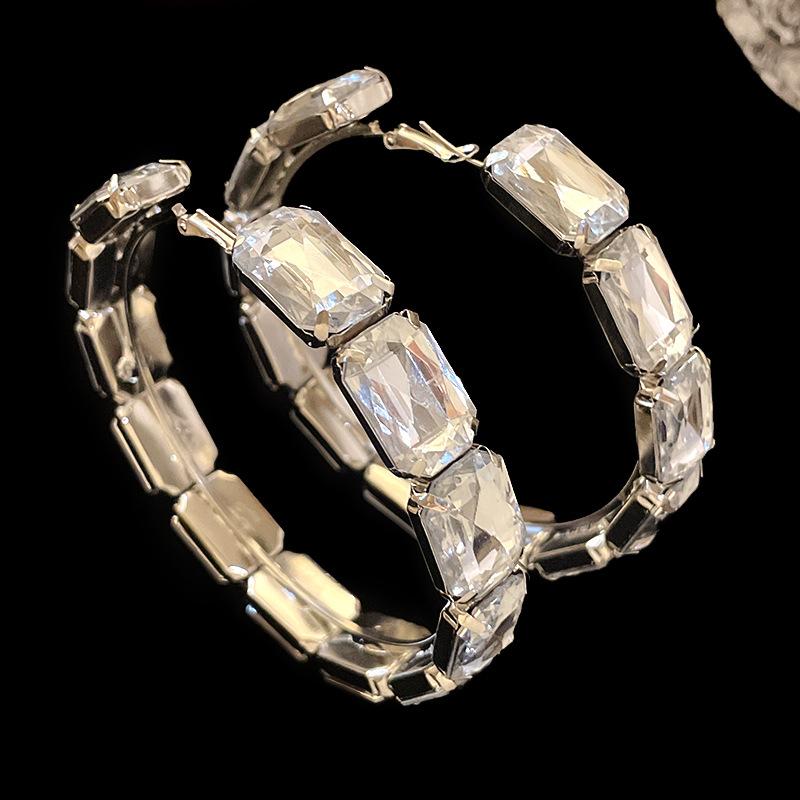 

Silver needle with diamonds, rectangular circle earrings, European and American fashion exaggerated earrings, high-end temperament earrings.