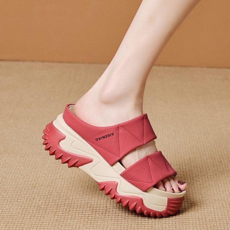 Fashion Summer Ladies Slippers New Style Non-slip Platform Shoes Outdoor Fashion Wear-resistant Designer Sandals Casual Soft Sole Shoes