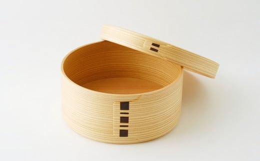 Large Round Bento Box (820ml) - Bentwood Bento Box - Made in Japan by Odate Kogeisha - Manufactured in-house from natural wood - Durable, Lightweight,