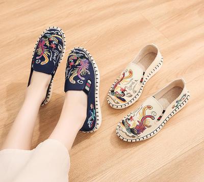 Women's Ethnic Embroidered Slippers: Soft Sole, Ancient Style, One-Step Stitching