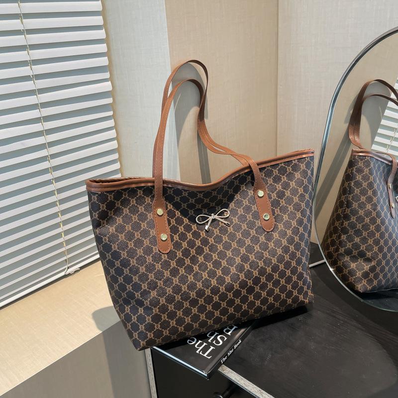 2025 new trendy fashion large-capacity tote bag commuter shoulder bag autumn and winter simple fashion oblique span bag