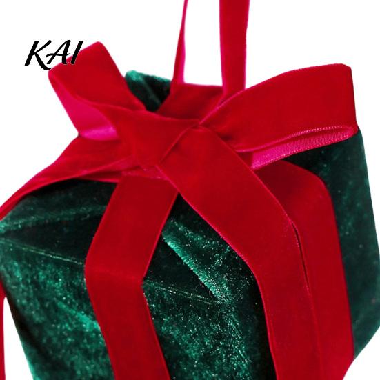 Xmas Holiday Table Decor Velvet Gift Box Christmas Tree Ornament, Square Shaped Hanging Seasonal Party Photo Props Decoration with Bow for Winter Home