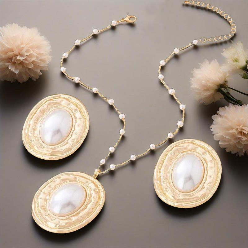 Stitched imitation pearl pleated oval stud earrings gold chain light luxury niche necklace jewelry set