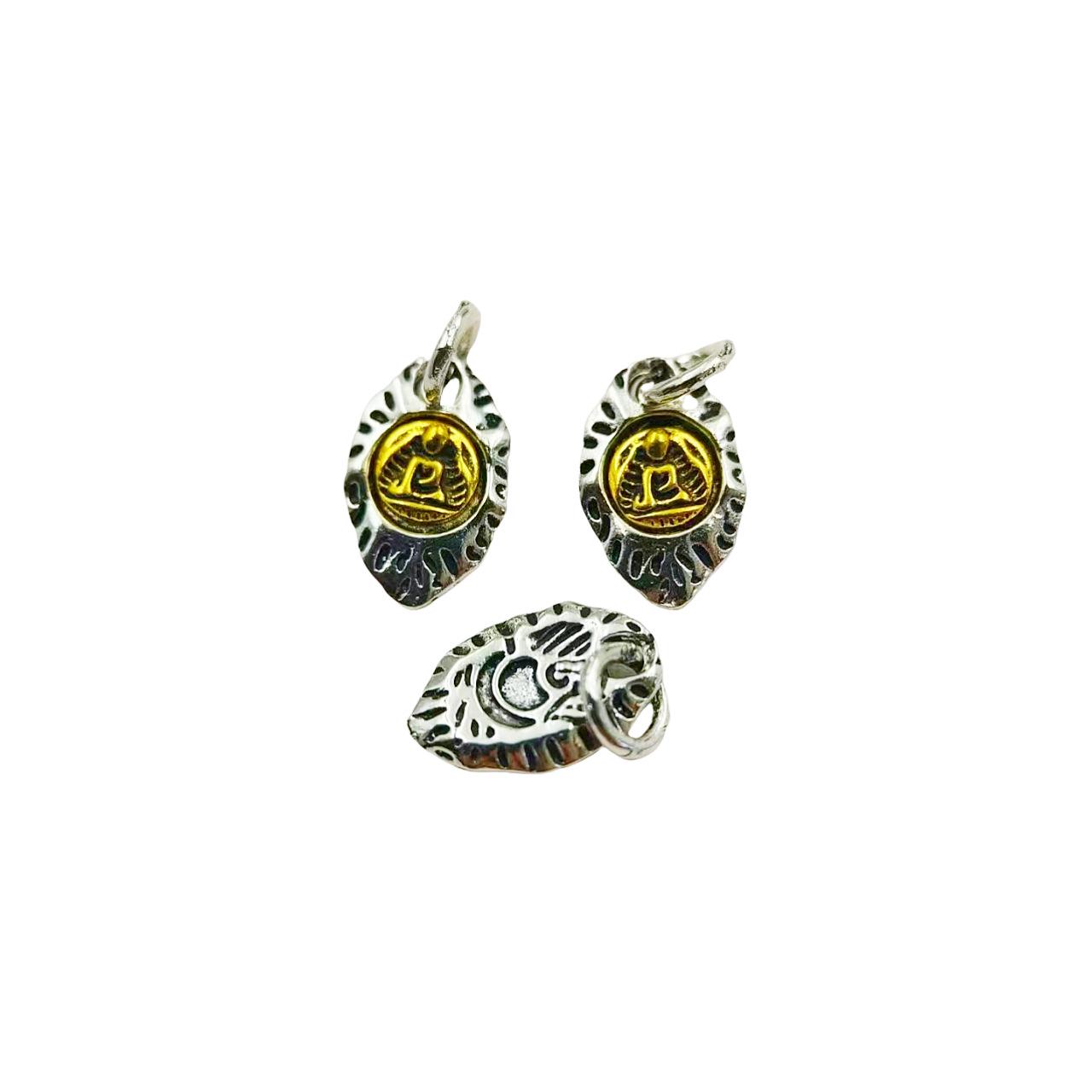 

«Подвеска из тибетского серебра с бусинами в форме луны и звезд — ювелирный аксессуар своими руками»