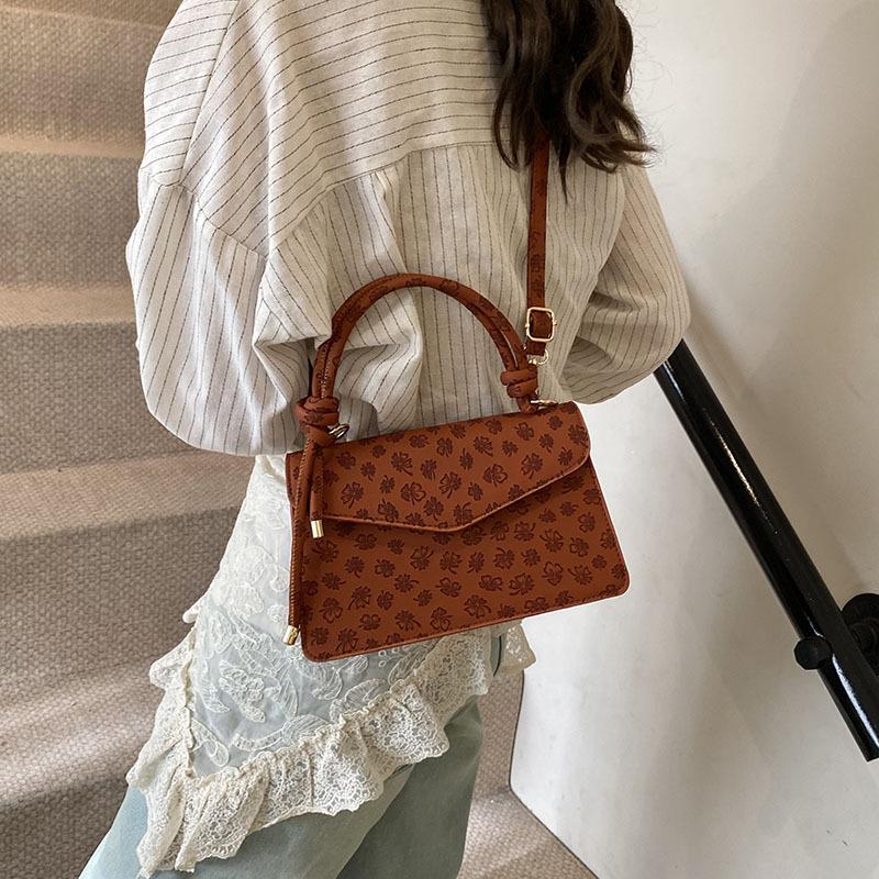 Small Square Bag Women's Bag 2025 Simple Embossed Retro Shoulder Bag, This Year's Popular Bag Women's New Casual Messenger Bag