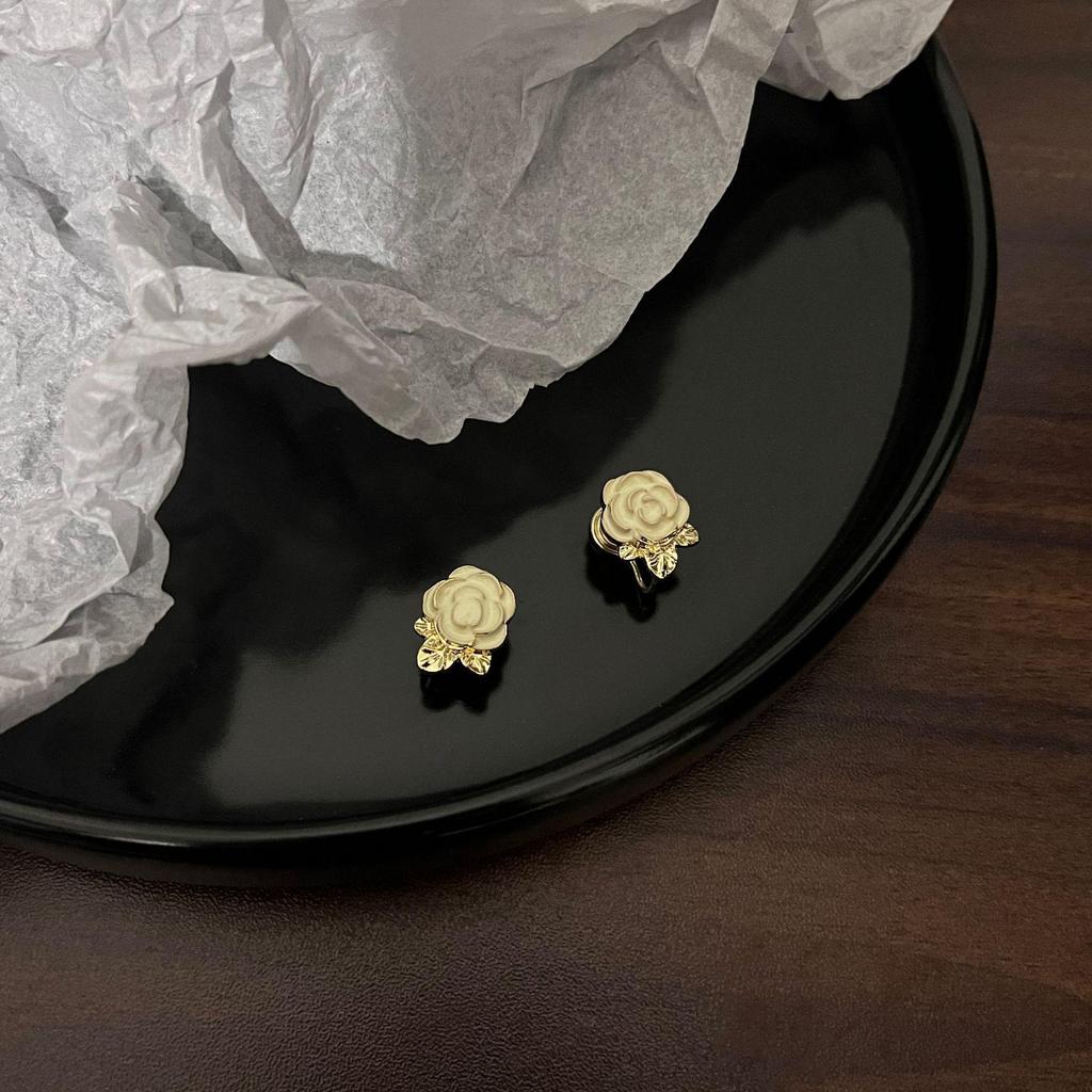 Pearl Mosquito Coil Disc Ear Clips: No-Pierce, Elegant French-Style Earrings for Women