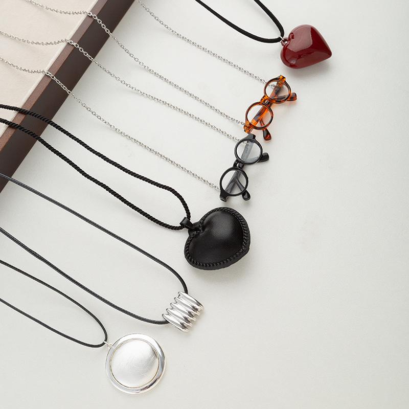 2025 Fashion Leather Cord Clavicle Necklace - Women's High-End Luxury Pendant Chain Accessories