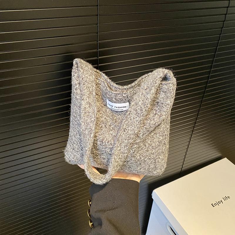 

Трендовая плетеная сумка женская зимняя новая модная повседневная плюшевая сумка-ведро универсальная сумка через плечо серый