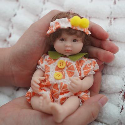 2024 Nuevo Mini Lindo 6''15cm Palm Baby Dolls Tacto suave Strechable Silicona sólida Todo el cuerpo Princesa Reborn Girl Doll Realista Pelo enraizado Muñeca recién nacida
