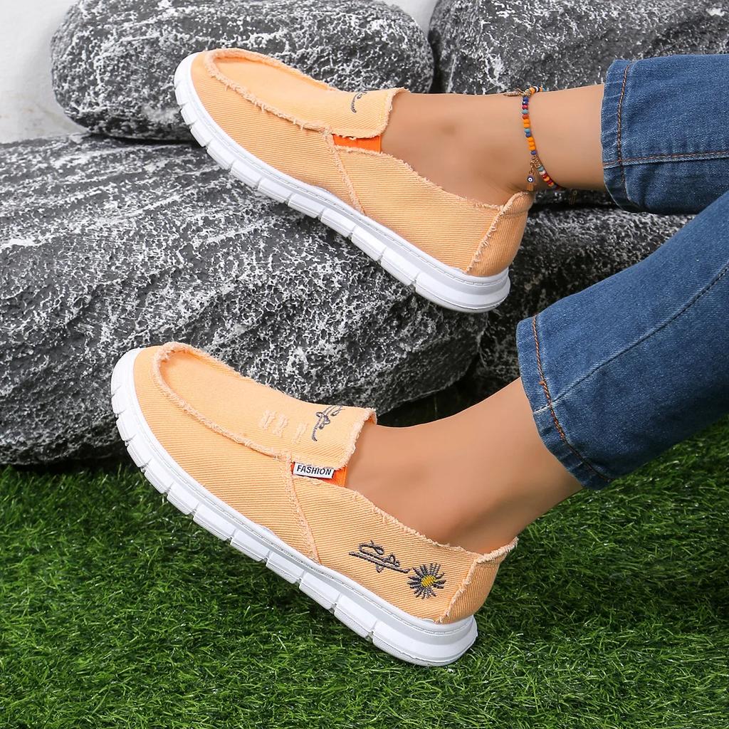 Unisex Casual Low-Top Loafers, Denim Washed With Daisy Embroidery, Soft Durable Fashion Canvas Shoes 2025