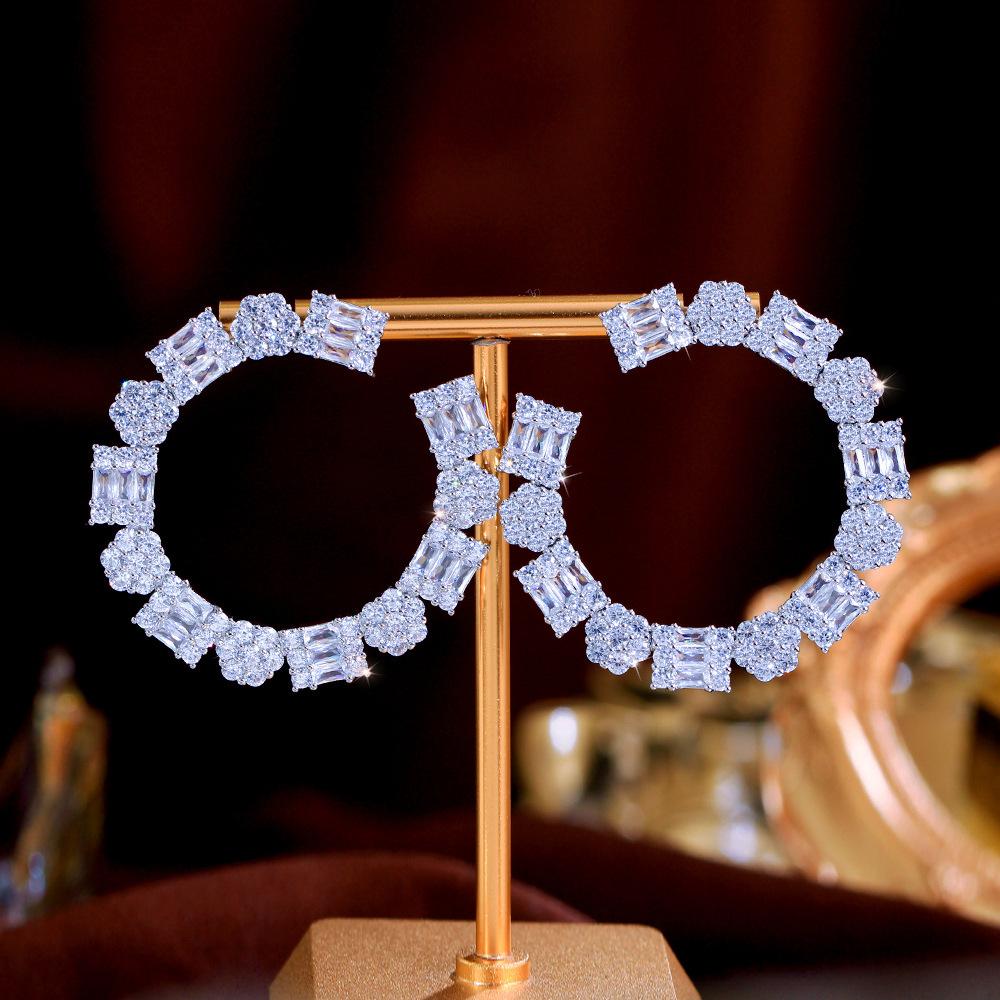 Design Light Luxury High Sense Geometric Circle Zircon Earrings Temperament Show Face Small Earrings Earrings