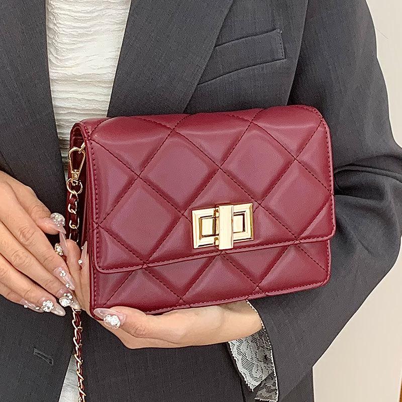 Niche Retro Light Luxury Diamond Chain Small Square Bag Women's Versatile Temperament Commuter Style Messenger Bag
