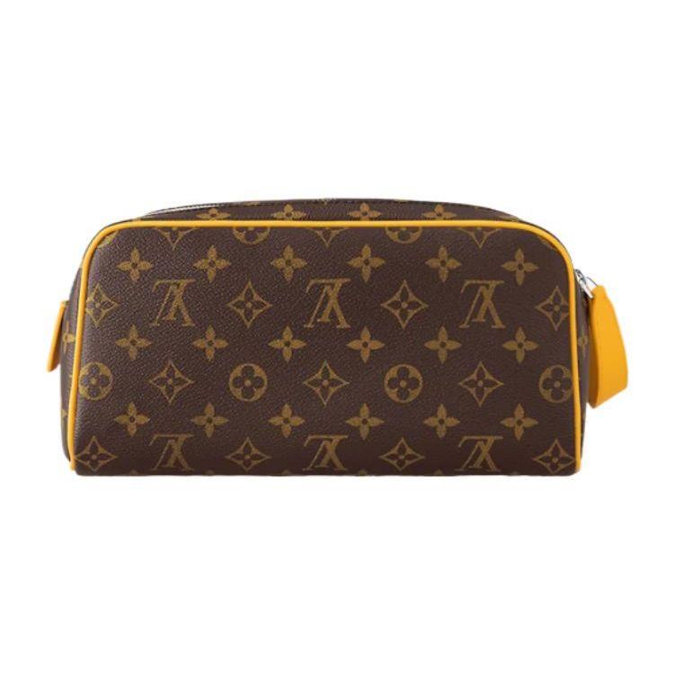 Louis Vuitton Necessaire em Lona Monograma com Acabamento em Couro Bolsa de Higiene Masculina Marrom Amarelo Fosco M46764