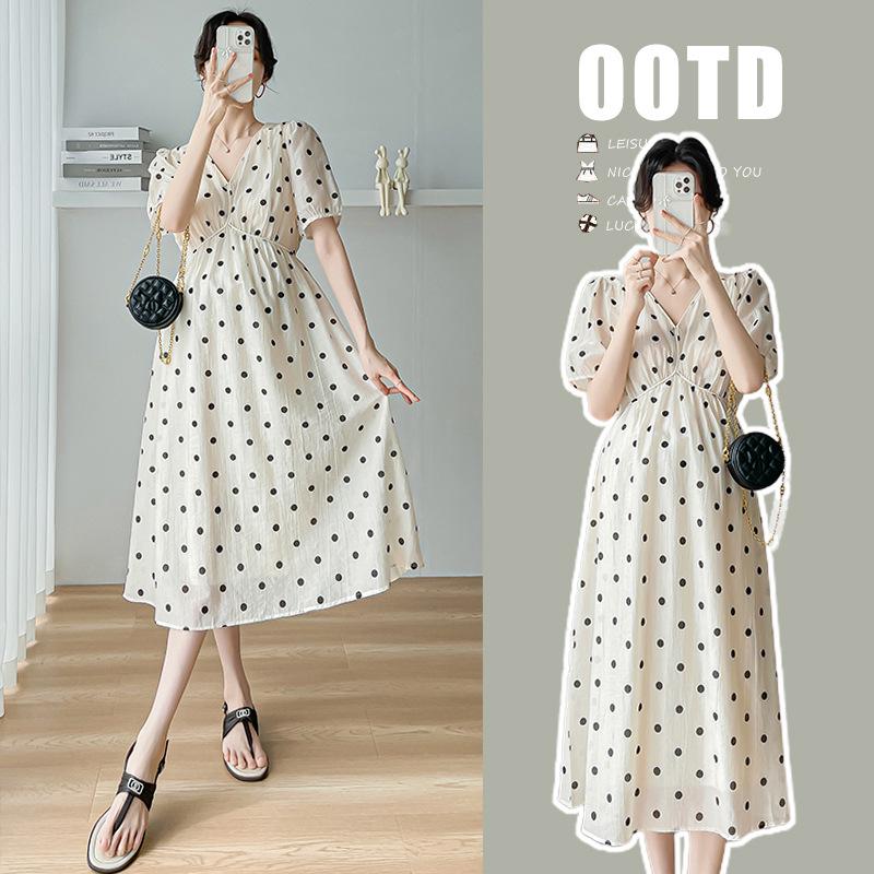 Summer Polka Dot V-Neck Dress: Retro French Style with Puff Sleeves for Expecting Mothers.