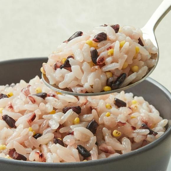 Riz instantané cuit au micro-ondes CJ Hetban - Riz gluant multigrains quotidien 210 g (2 possibilités)