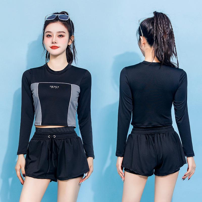 

Женский раздельный купальник: Новый дизайн с длинным рукавом, стройнящий и скрывающий живот One size (recommended 35-60 kg)