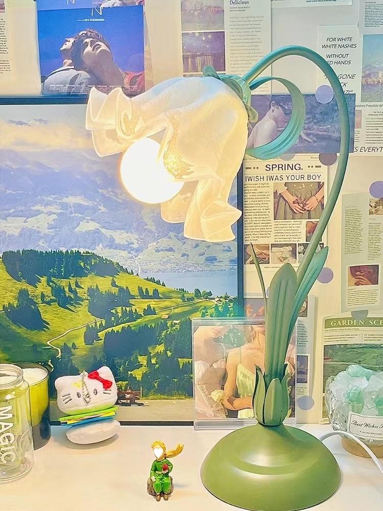 Romantic Floral LED Bedside Lamp for Girly Rooms – Pastoral Style Atmosphere Lighting