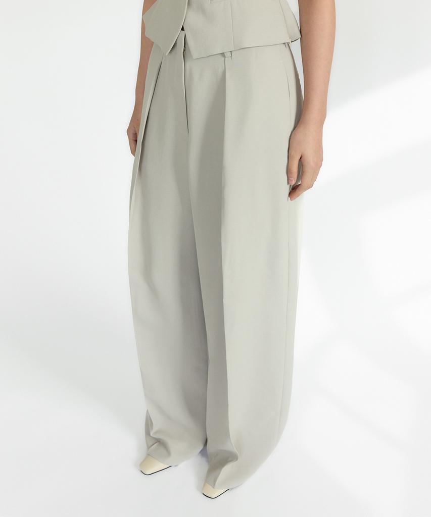 Ibokeuela Posh One Tuck Wide Slacks (Oat Beige)