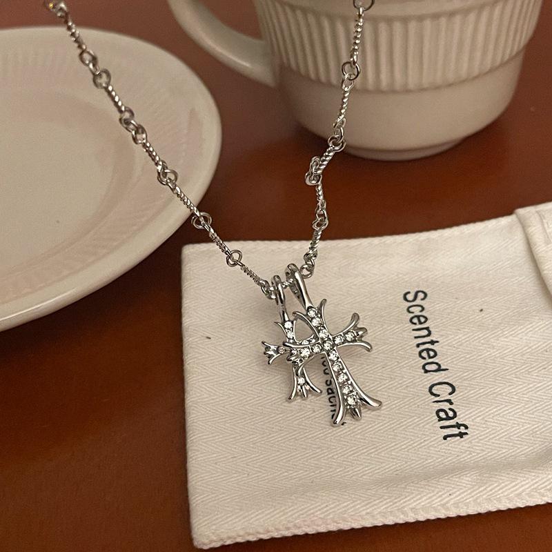 Trendy Double Cross Inlaid Diamond Clavicle Necklace – Vintage Distressed Chain, American Hip-Hop Style.