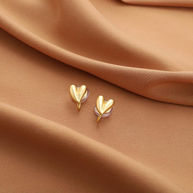 Korean Style Retro Pearl Ear Clip for Women - Mosquito Coil Holder, No Piercing, High-End, Fashionable and Versatile Luxury Earrings