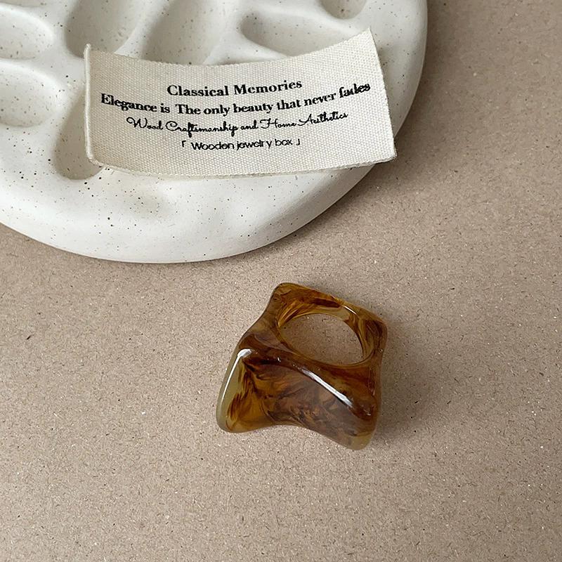 Oregelbundna Breda Stora Klumpiga Ringar för Kvinnor Vintage Akrylharts Höst Vinter Geometriska Stapelbara Finger Smycken