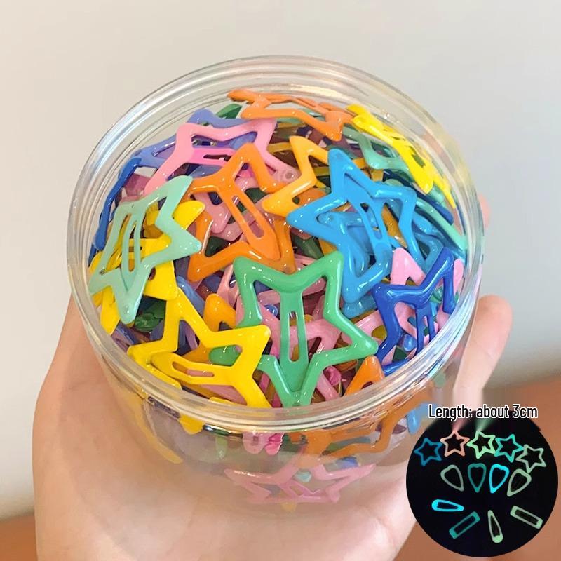 Y2K Star Hair Clips: Cute Five-Pointed Star Accessories for Kids' Side Bangs.