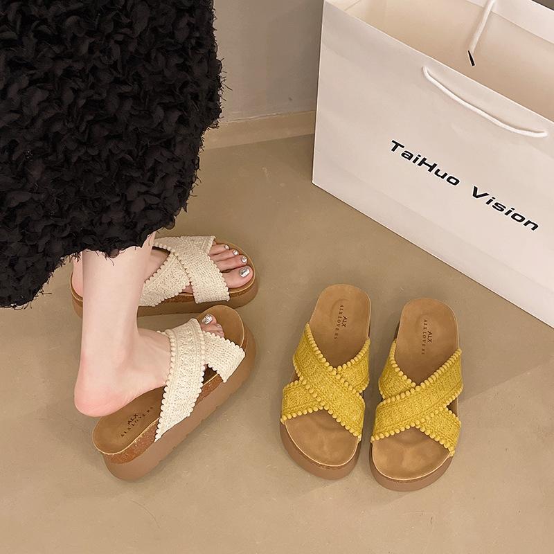 thick-soled cross-strapped cool slippers for women's summer wear 2025 new models with skirts Bohemian beach one-word sandals