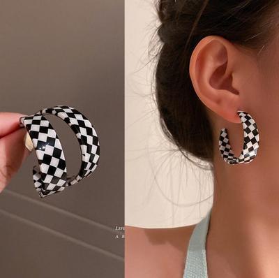 925 Silver Needle Retro Large Circle Black & White Checkered Earrings - All-Season Checkerboard Design for Women.