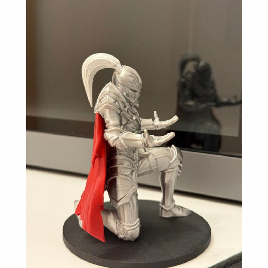 3D Printed Kneeling Pen Holder Desktop Storage for Desk
