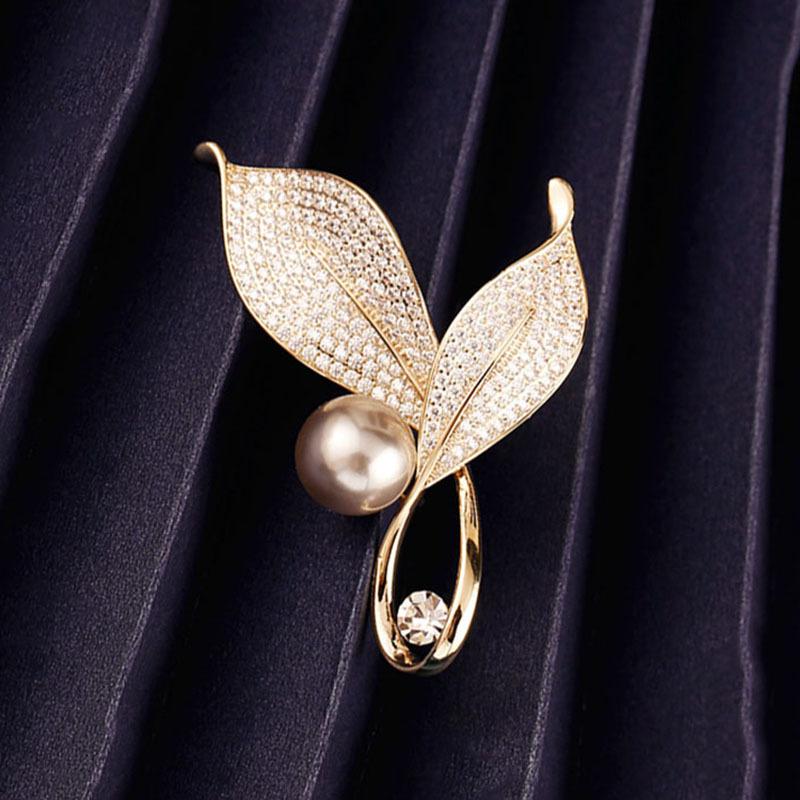 2025 New Mary Brooch Female Pearl High-end Delicate Brooch Anti-light Suit Xiaoxiangfeng Pin Accessories