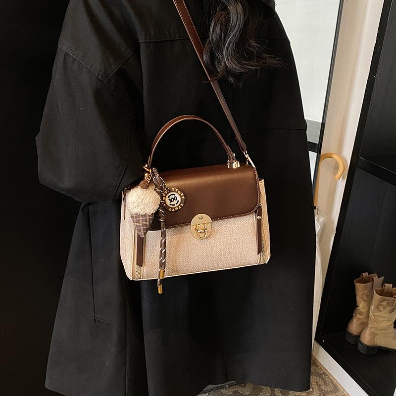 Source Women's Bag 2025 New Simple Portable Small Square Bag Single Shoulder European and American Fashion Messenger Bag Bag