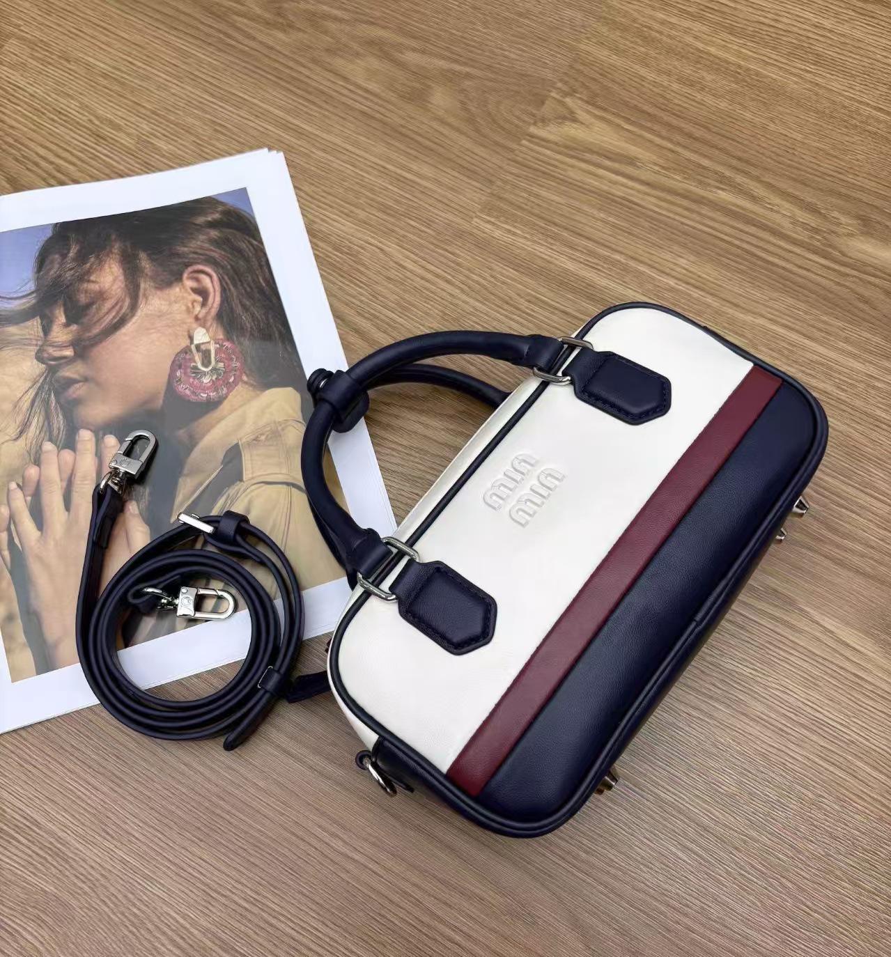 

2024 Women s High-End Color Block Shoulder and Crossbody Handbag білий/червоний