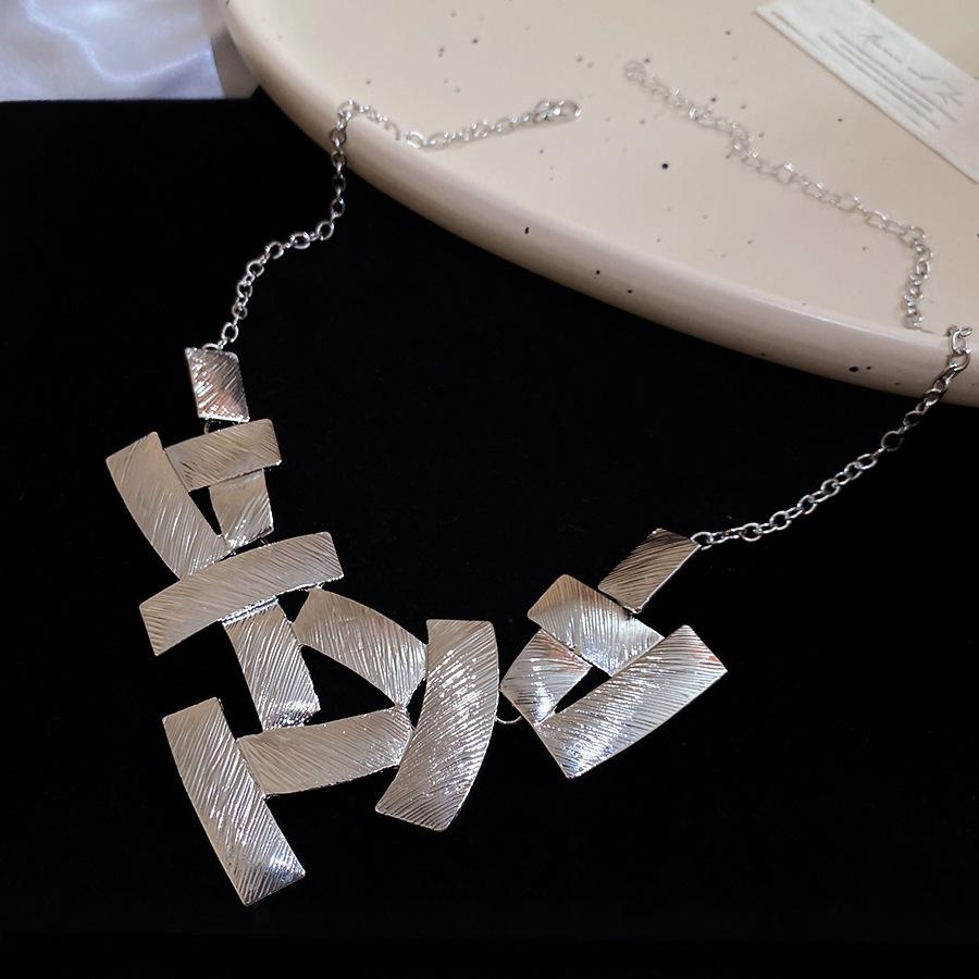 Minimalist Multi-Layer Stackable Clavicle Necklace - Trendy, Versatile Design for Women