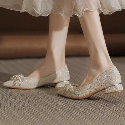 Chaussures de mariage belles et tendance à bout pointu à talon bas chaussures simples pour femmes printemps et été nouveau style français pieds non fatigués bouche peu profonde simple pour femmes