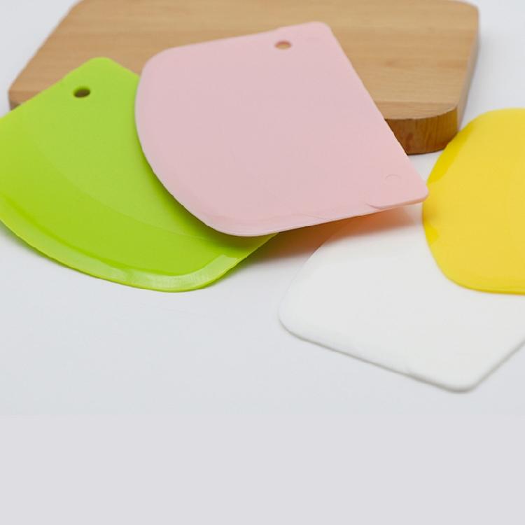 Grattoirs Alimentaires pour Pâte à Pain Gâteau Fondant Glaçage Grattoir de Plan de Travail Polyvalent Cadeau
