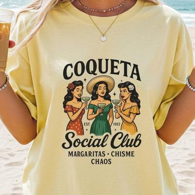 Coqueta Social Club T-Shirt und Kinder-T-Shirt, Retro Latina Grafik-T-Shirt, Lustiges Margarita-Shirt und Kinder-T-Shirt, Chisme Chaos Oberteil