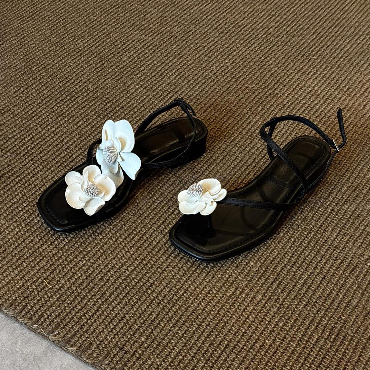 

Красивая версия~ Летние новые сандалии Xiaoxiangfeng с открытым носком, квадратным носком, камелией и ремешком с пряжкой, женские шлепанцы на плоской подошве 40 чёрный