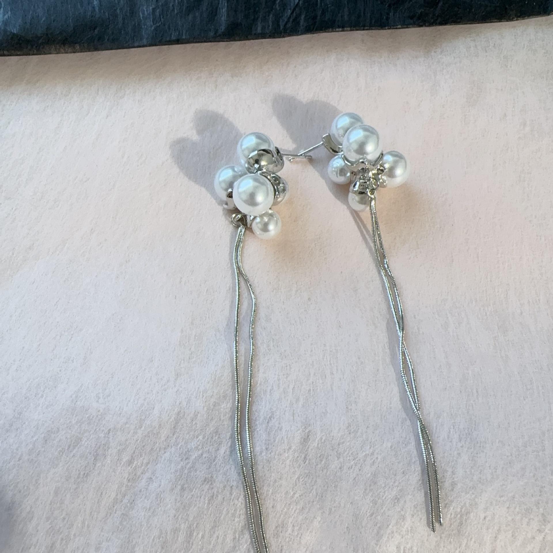 

Новые модные роскошные легкие серьги с жемчугом, женские, с длинной бахромой, элегантный стиль для похудения лица, ощущение высокого класса белый