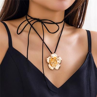 European and American Jewelry Ethnic Style Retro Flower Necklace Women's Niche Versatile Velvet Flower Collar Necklace