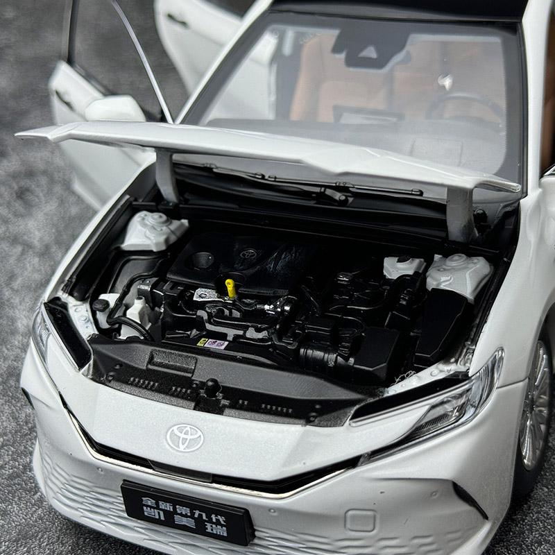 YVAZ6 1/18 TOYOTA Camry Alloy Car Model Diecast Metal Vehicles Car Model Miniature Scale High Simulation Collection Childrens Toy Gift