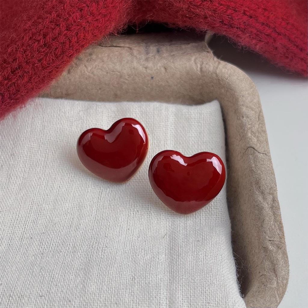 Серьги-гвоздики Ankela Red Fireworks в court-стиле в форме сердца с цирконием - Бордово-красная капельная глазурь, нишевая роскошь