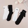 1 pár Club Celebrity Couple Socks Ins Fashion Legrační Kreativní Magnetická přitažlivost Ruce Černá Bílá Cartoon Eyes Couples Socks